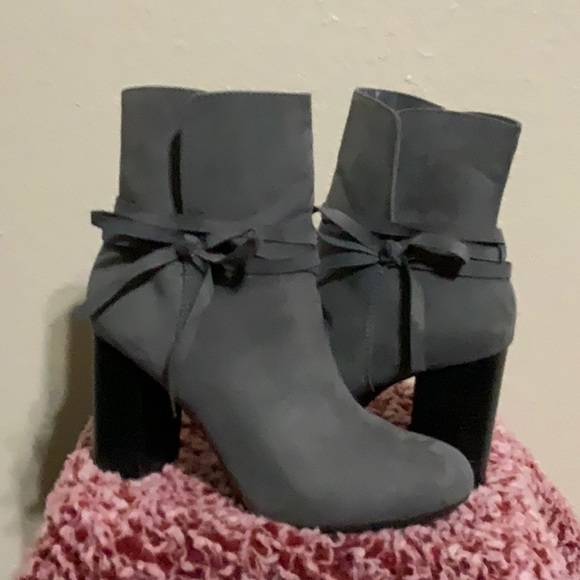 Boots - Picture 3 of 4